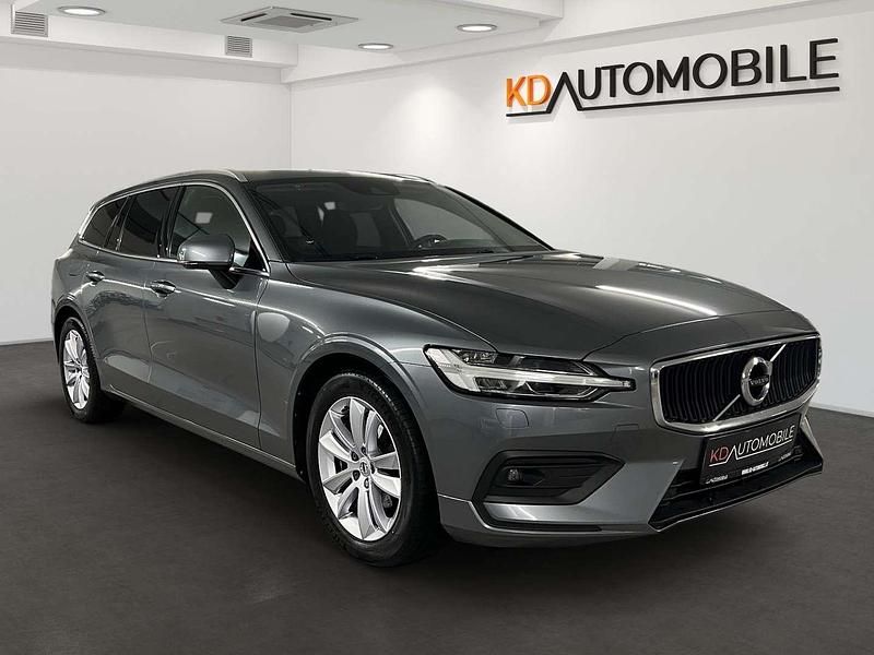 Gebraucht Volvo V60 Momentum 197 PS (144 kW) 2021 Grau Kombi