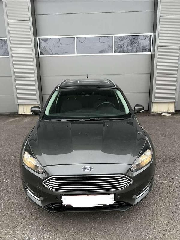 Gebraucht Ford Focus Titanium 120 PS (88 kW) 2016 Grau Kombi