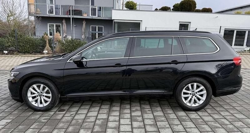 Gebraucht VW Passat Business 122 PS (89 kW) 2022 Schwarz Kombi