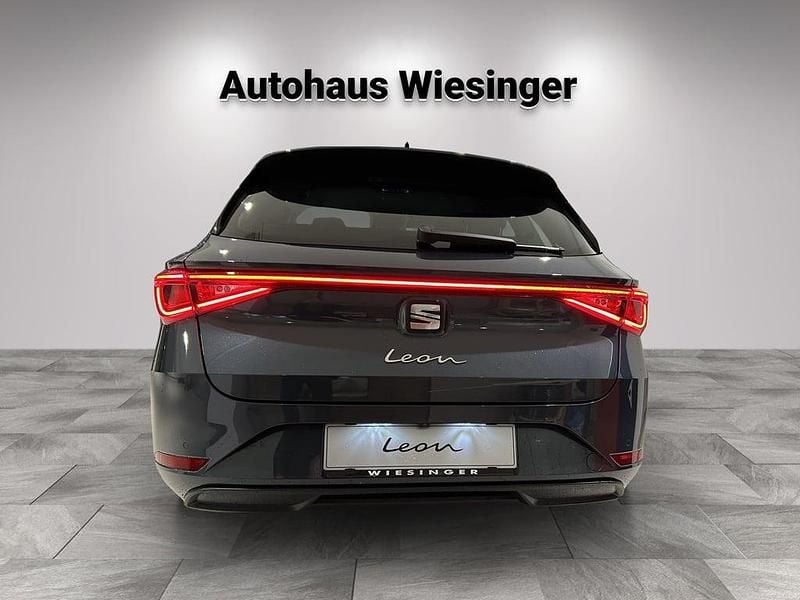 Neu Seat Leon Style 115 PS (84 kW) 2026 Dunkelgrau  metallicperleffekt Kombi