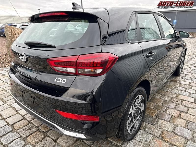 Neu Hyundai i30 GO! 2025 Abyss black pearl Limousine
