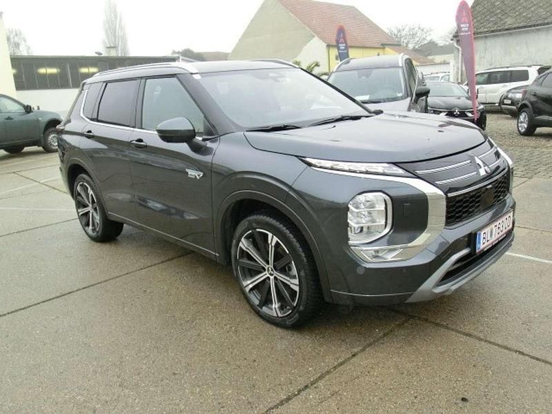 Gebraucht Mitsubishi Outlander 136 PS (100 kW) 2025 Grau SUV