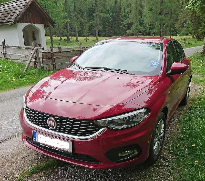 Rot Gebraucht 2017 Fiat Tipo Lounge Limousine | € 7.900 (Guter Preis) - Bild 1/4