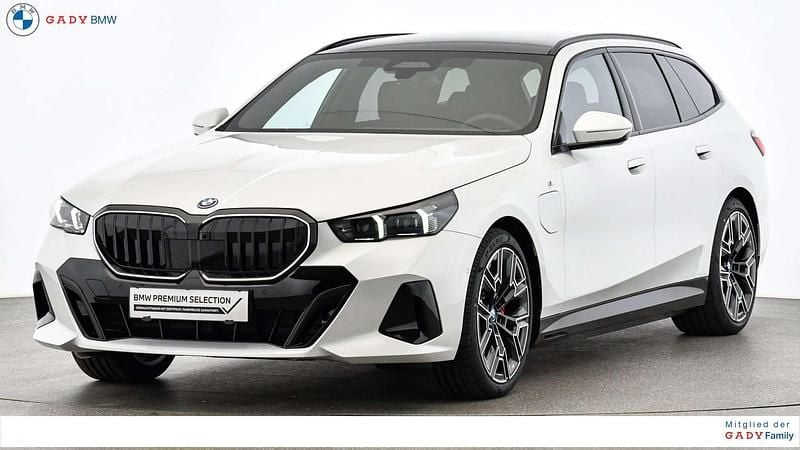 Gebraucht BMW 530e M Sport 190 PS (139 kW) 2024 Mineralweiß Kombi