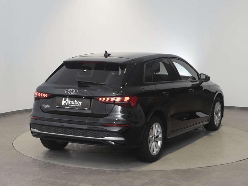 Neu Audi A3 Ambiente 116 PS (85 kW) 2025 Schwarz  normal Limousine