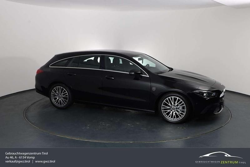 Gebraucht Mercedes CLA180 Shooting Brake 136 PS (100 kW) 2019 Schwarz Kombi