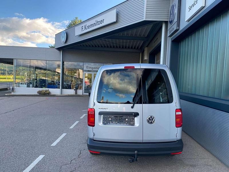 Gebraucht VW Caddy Maxi 102 PS (75 kW) 2018 Silber Van / Kleinbus
