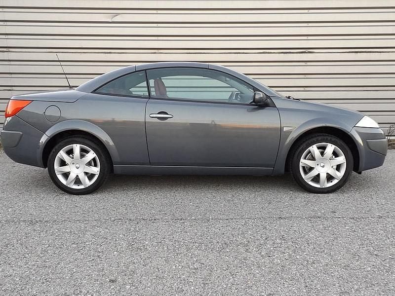 Gebraucht Renault Mégane II Dynamique 111 PS (81 kW) 2007 Stahlgrau metallic Cabrio