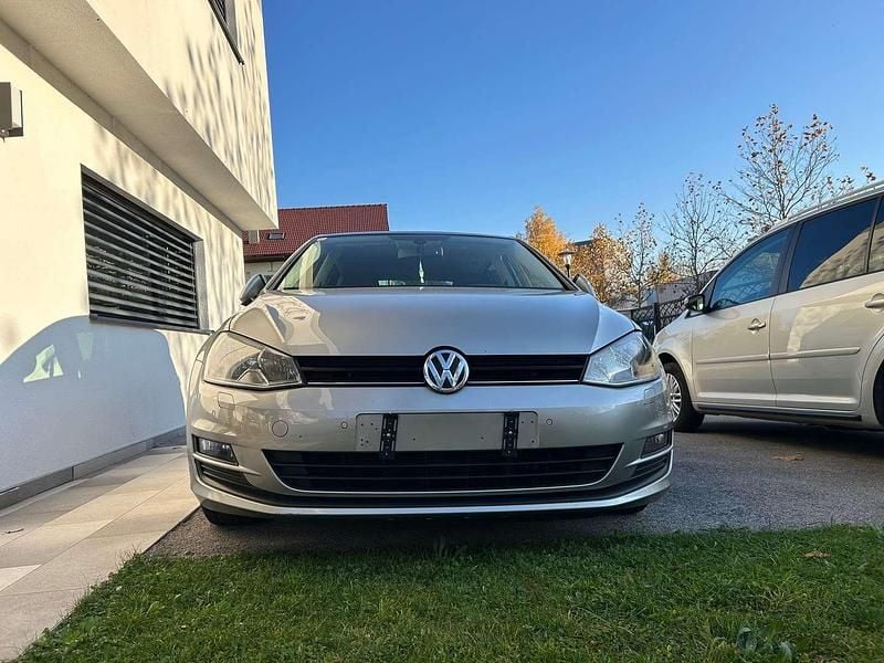 Silber Gebraucht 2014 VW Golf VII Comfortline Limousine | € 9.900 (Fairer Preis) - Bild 1/4