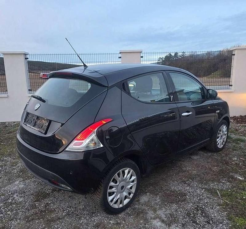 Gebraucht Lancia Ypsilon 69 PS (50 kW) 2011 Schwarz Kleinwagen