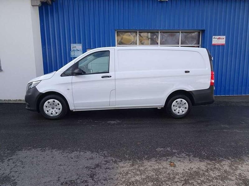 Gebraucht Mercedes Vito 163 PS (119 kW) 2022 Weiß Van