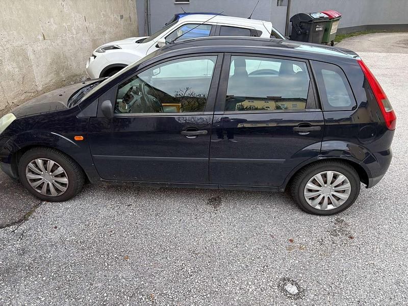 Gebraucht Ford Fiesta Ambiente 69 PS (50 kW) 2004 Blau Limousine