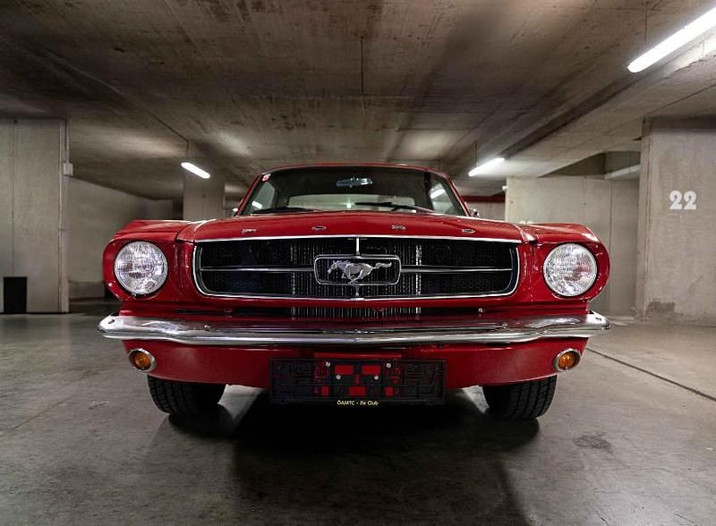 Rot Gebraucht 1965 Ford Mustang Coupé | € 48.500 - Bild 1/4