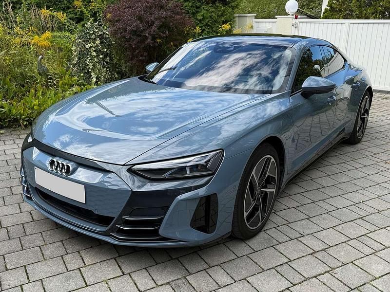 Grau Gebraucht 2024 Audi e-tron GT quattro Exclusive Limousine | € 74.700 (Etwas zu teuer) - Bild 1/4