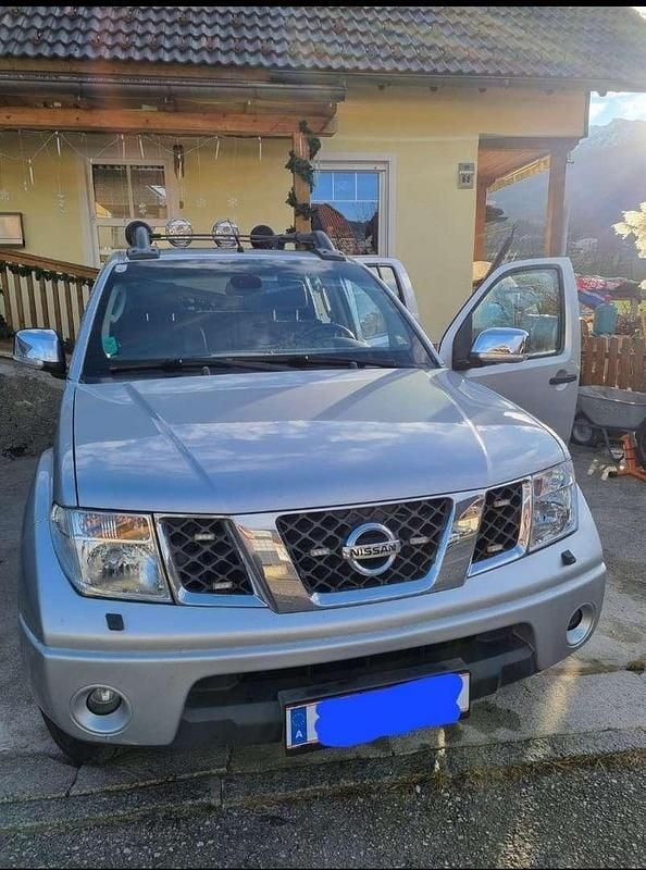 Silber Gebraucht 2008 Nissan Navara Abholung | € 6.990 - Bild 1/4