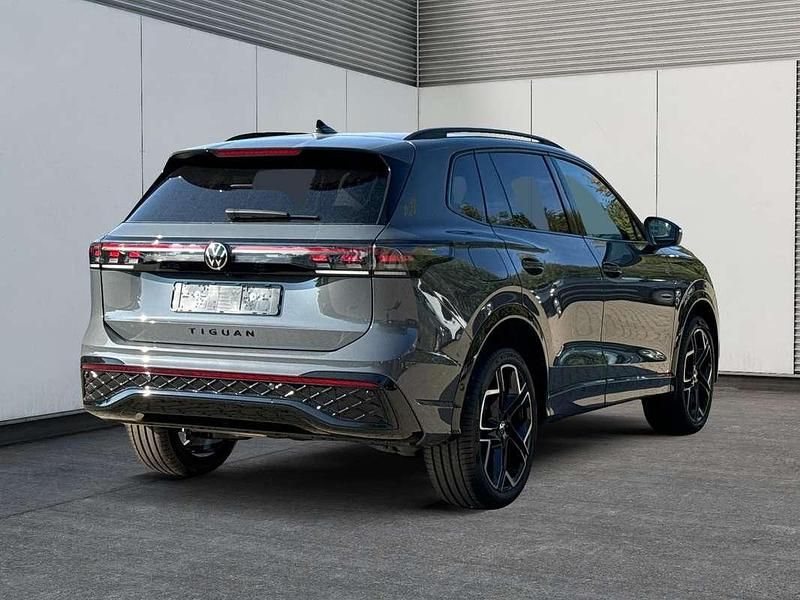 Neu VW Tiguan R-line Edition 193 PS (141 kW) 2025 Grau SUV