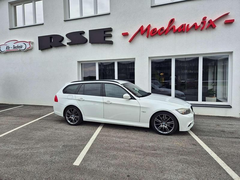 Weiß Gebraucht 2010 BMW 320 M Sport Kombi | € 9.490 (Etwas zu teuer) - Bild 1/4