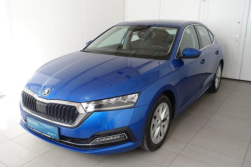 Mittelblau metallic Gebraucht 2020 Skoda Octavia | € 19.990 (Guter Preis) - Bild 1/4