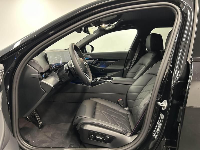 Gebraucht BMW 540 M Sport 303 PS (222 kW) 2025 Schwarz Kombi