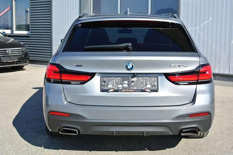 Gebraucht BMW 530e M Sport 184 PS (135 kW) 2023 Grau Kombi