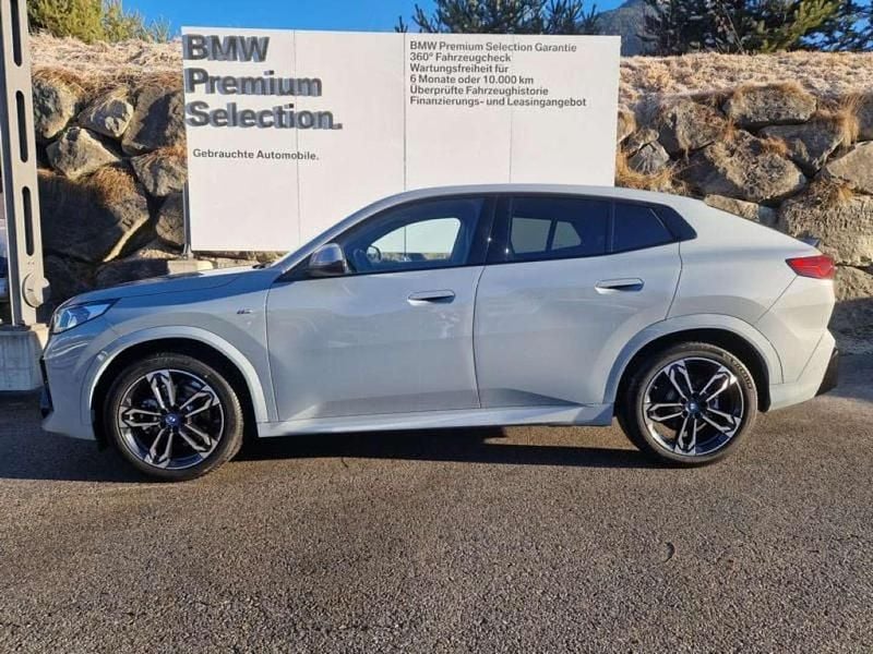 Gebraucht BMW iX2 Shadowline 225 kW (306 PS) 2025 M brooklyn grau SUV