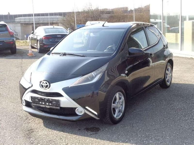 Gebraucht Toyota Aygo X-play 69 PS (50 kW) 2016 Schwarz Kleinwagen