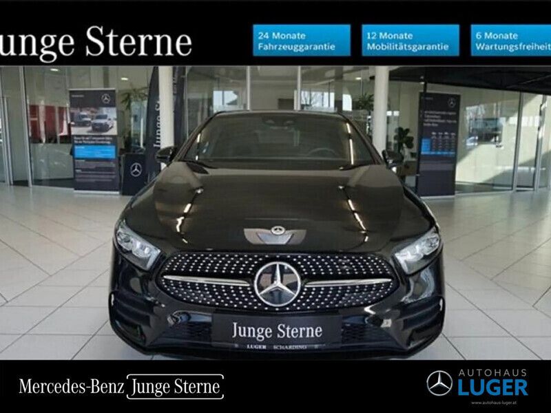 Schwarz Gebraucht 2020 Mercedes A200 AMG line Limousine | € 29.480 (Guter Preis) - Bild 1/4