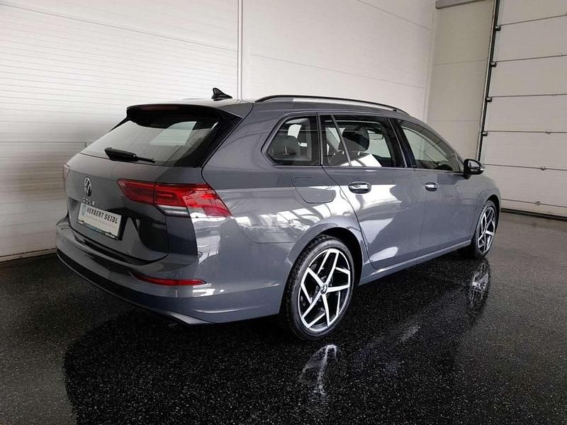 Gebraucht VW Golf VIII Life 150 PS (110 kW) 2021 Grau Kombi