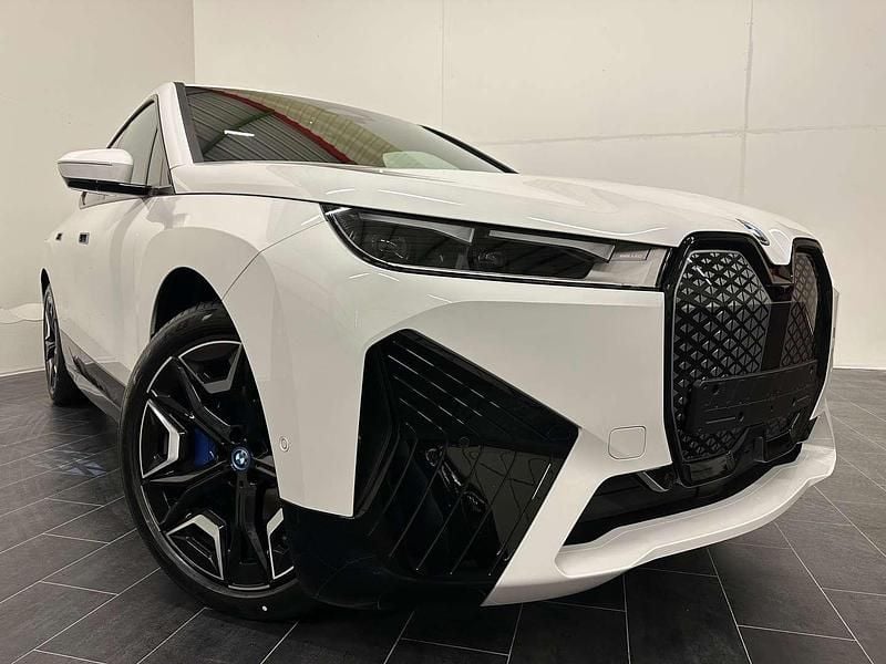 Weiß Gebraucht 2023 BMW iX M Sport SUV | € 54.990 (Teuer) - Bild 1/4