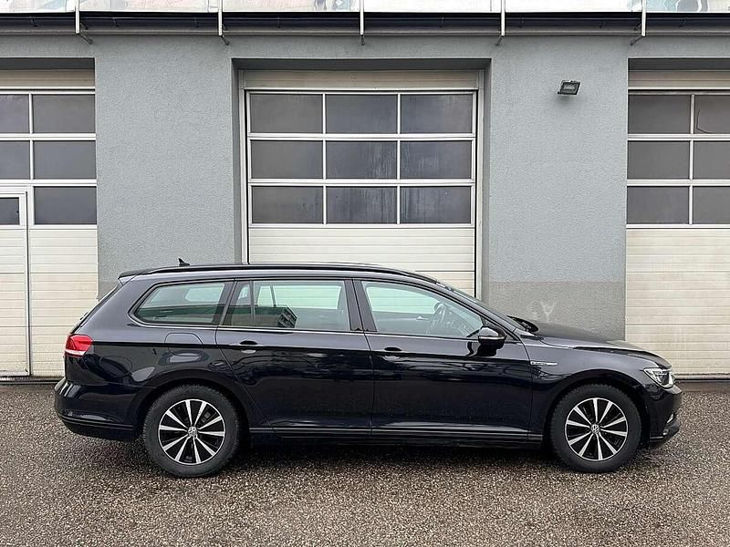 Gebraucht VW Passat Trendline 120 PS (88 kW) 2017 Schwarz Kombi