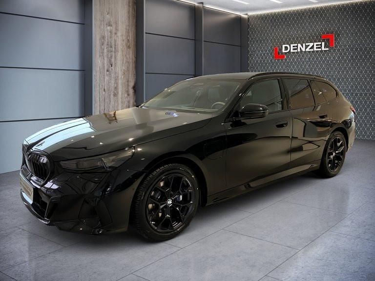 Gebraucht BMW 550e Comfort Edition 489 PS (359 kW) 2026 Saphirschwarz metall Kombi