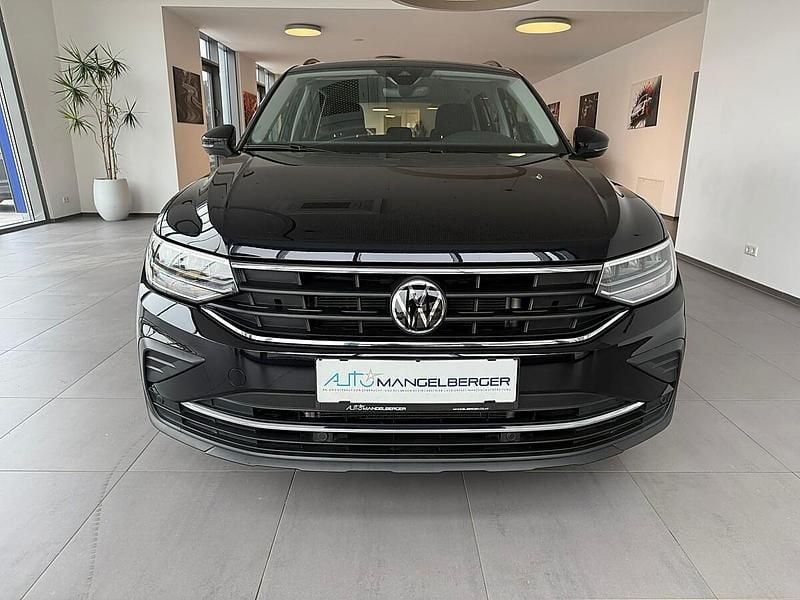 Gebraucht VW Tiguan Life 150 PS (110 kW) 2022 Deep black perleffekt SUV