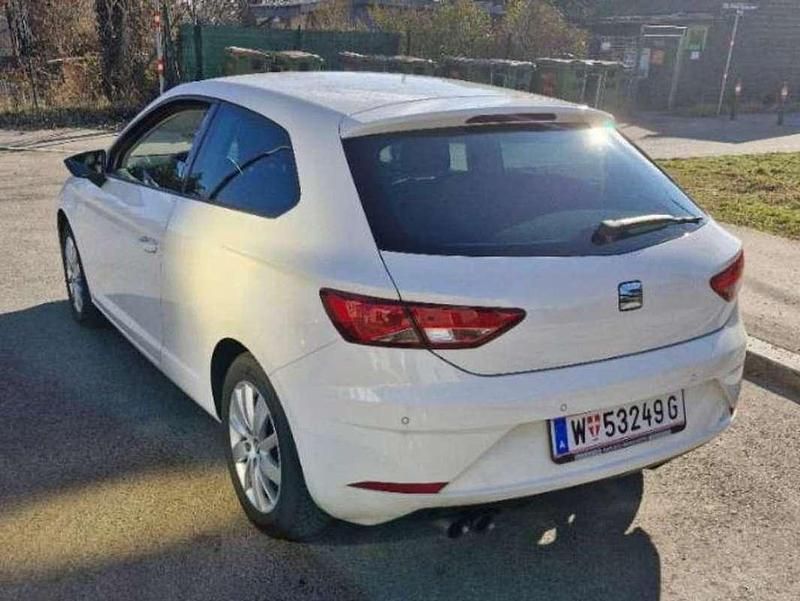 Weiß Gebraucht 2018 Seat Leon SC Reference Kleinwagen | € 13.000 - Bild 1/4