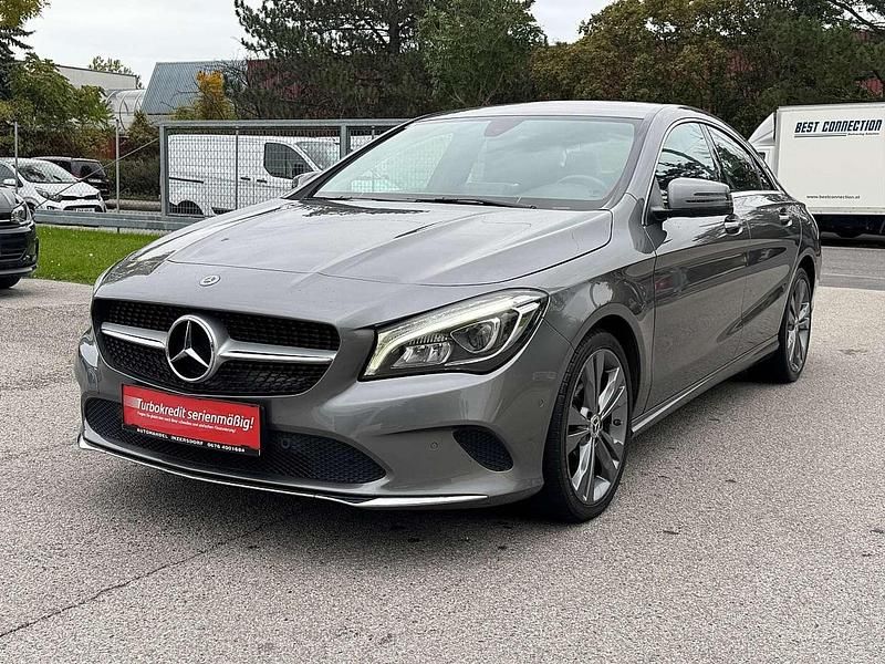 Grau Gebraucht 2018 Mercedes CLA200 Coupé | € 21.990 (Fairer Preis) - Bild 1/4