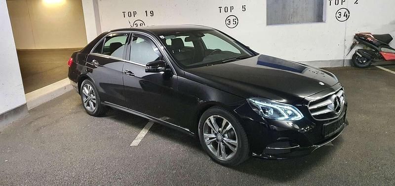 Gebraucht Mercedes E220 Avantgarde 170 PS (125 kW) 2015 Schwarz Limousine