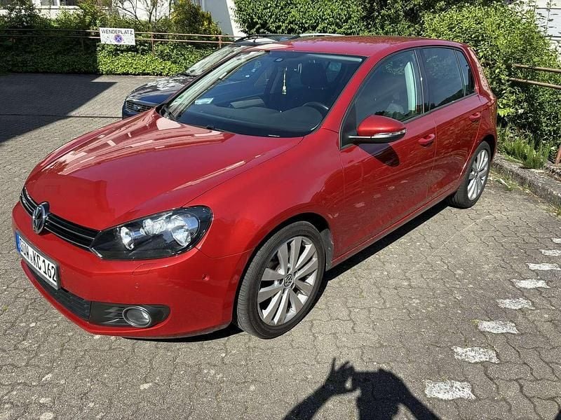 Rot Gebraucht 2010 VW Golf VI Team Limousine | € 7.000 (Fairer Preis) - Bild 1/4