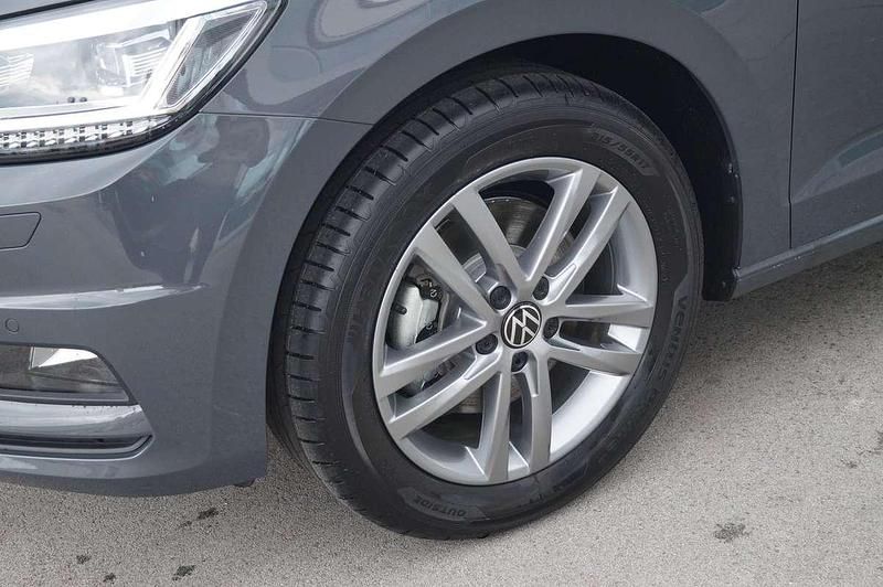 Neu VW Touran 150 PS (110 kW) 2025 Grau Van / Kleinbus