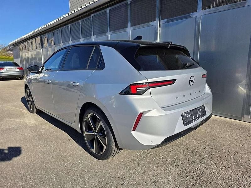 Neu Opel Astra 131 PS (96 kW) 2025 Silber Limousine