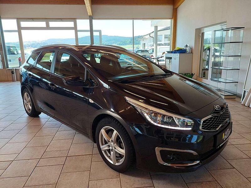 Gebraucht Kia Ceed Sportswagon Plus 101 PS (74 kW) 2018 Schwarz Kombi