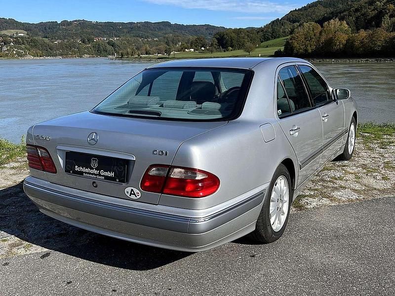 Gebraucht Mercedes E270 Elegance 170 PS (125 kW) 1999 Silber Limousine