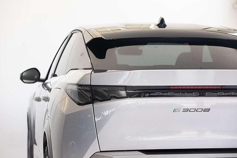 Gebraucht Peugeot e-3008 157 kW (214 PS) 2025 Grau SUV