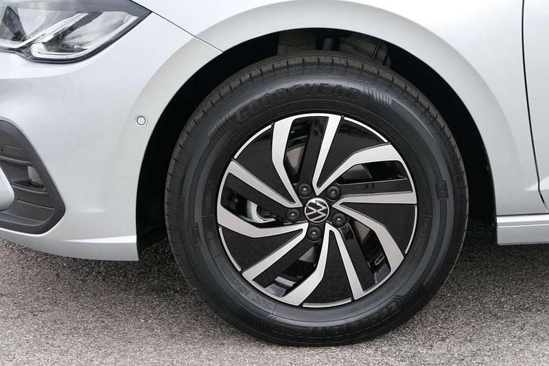 Gebraucht VW Polo 95 PS (69 kW) 2025 Silber  metallic Limousine