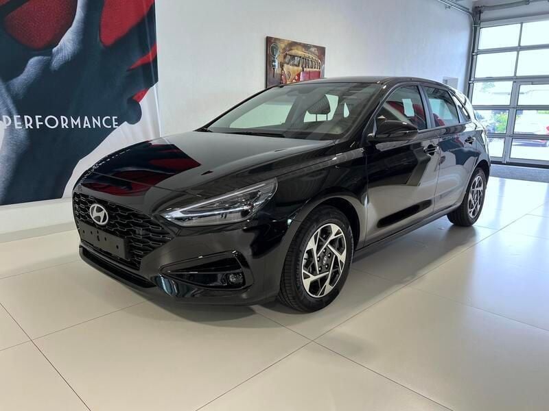 Neu Hyundai i30 GO! 99 PS (72 kW) 2025 Schwarz Limousine