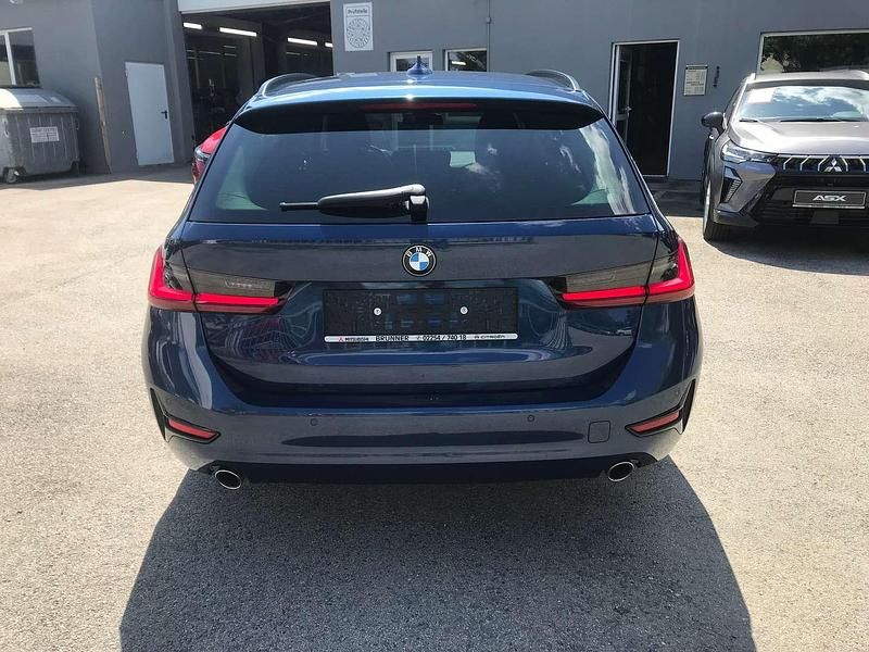 Gebraucht BMW 318 136 PS (100 kW) 2021 Blau Kombi