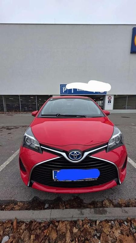 Rot Gebraucht 2014 Toyota Yaris Hybrid Limousine | € 10.300 (Guter Preis) - Bild 1/4