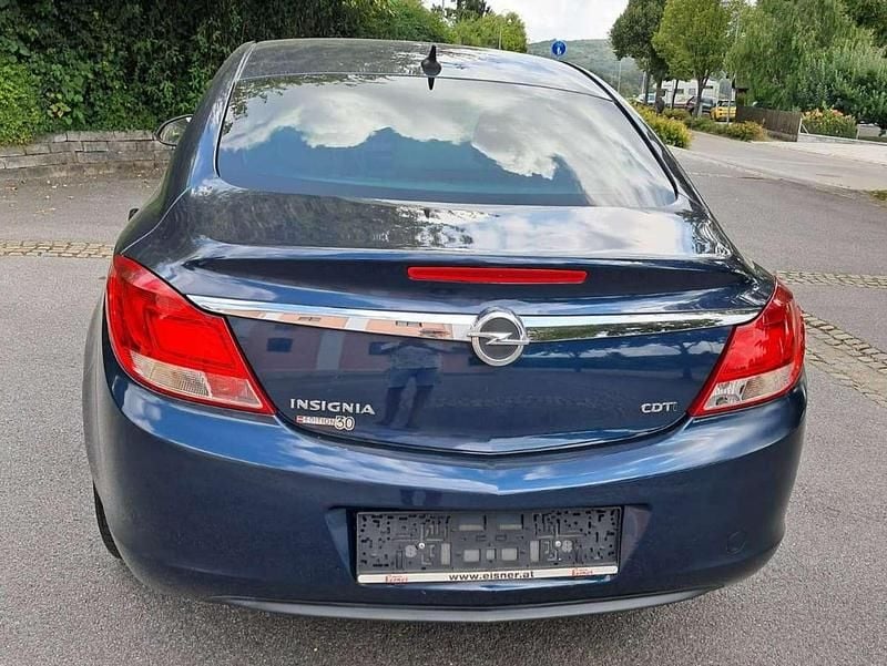 Gebraucht Opel Insignia Edition 131 PS (96 kW) 2012 Blau Limousine