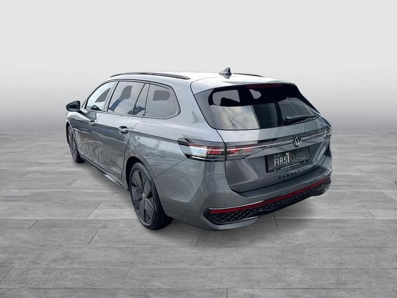 Neu VW Passat Sport 150 PS (110 kW) 2025 Mittelgrau  normal Kombi