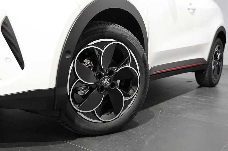 Neu Alfa Romeo Junior Edizione Speciale 114 kW (156 PS) 2025 Weiß SUV
