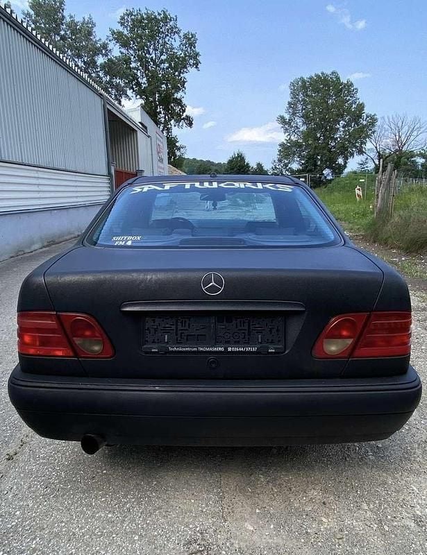 Gebraucht Mercedes E300 Avantgarde 177 PS (130 kW) 1999 Limousine