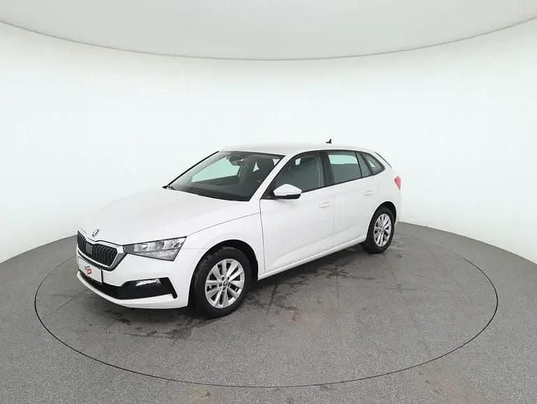 Weiß Gebraucht 2024 Skoda Scala Ambition Kleinwagen | € 19.950 (Fairer Preis) - Bild 1/4